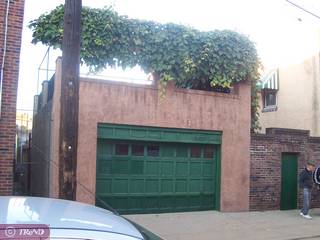Garage with roofdeck in the city!